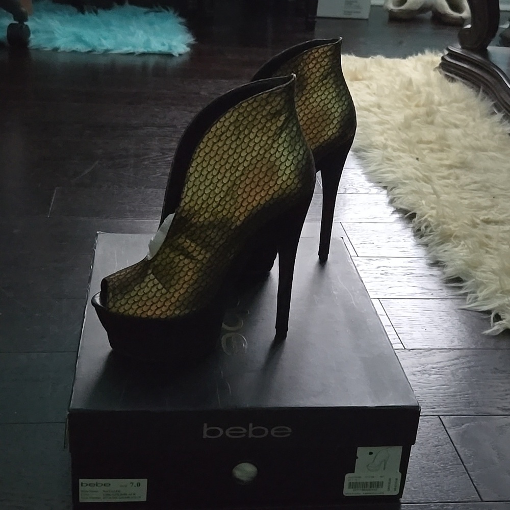 Bebe black/gold, Size 7.0 Booties